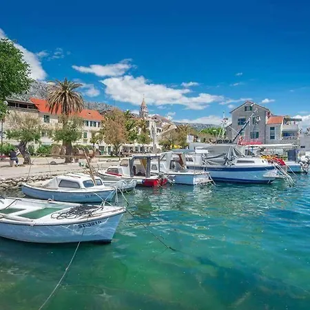Charming Seafront Yellow Kaštela
